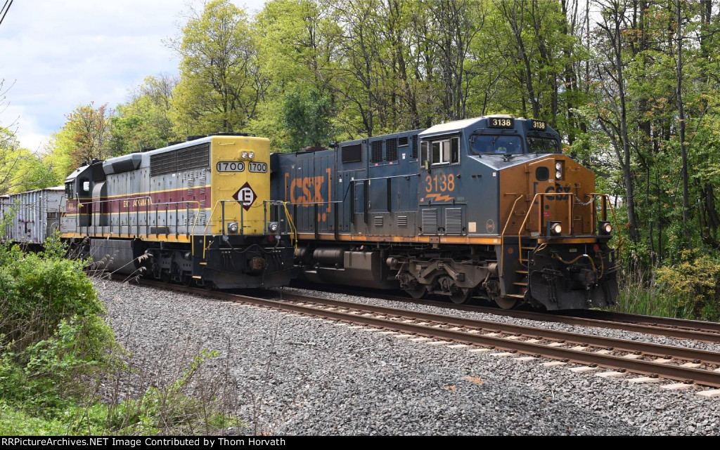 NS 1700 is laying new ballast along CSAO's line with I032 passing by